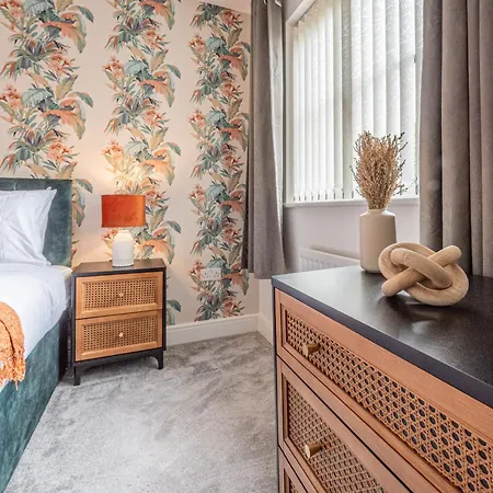 Vakantiehuis Boutique 4-bed House In - Games