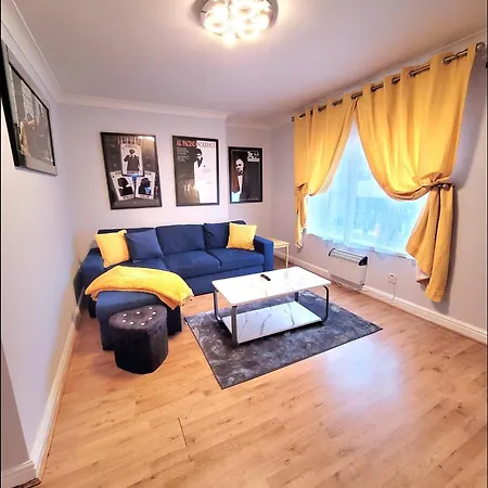 Charming Near Centre By Etihad Coop Arena Apartment