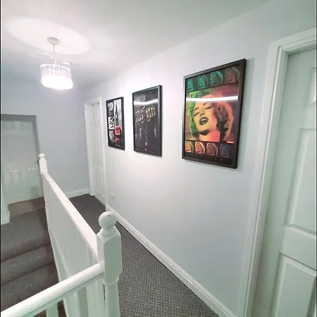 Charming Near Centre By Etihad Coop Arena Apartmán