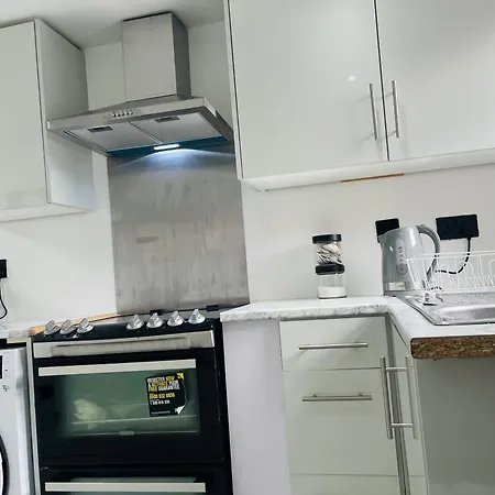 Beautiful 1 Bed Flat Studio With Parking Apartament Manchester