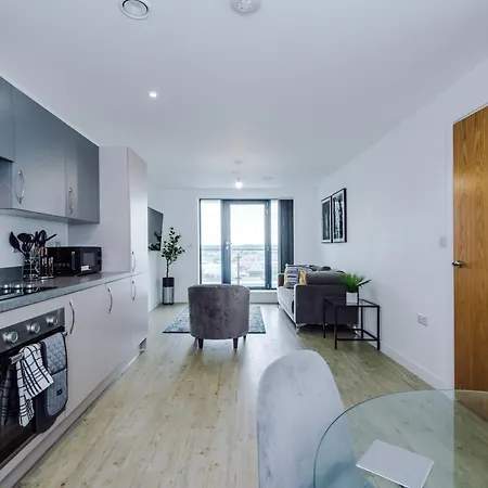 Quayview Oasis In Salford *