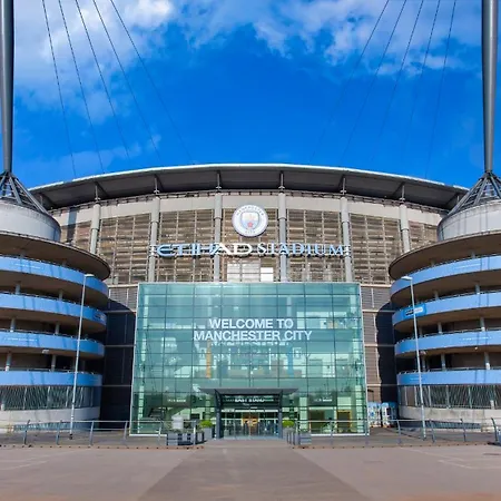 Entire Modern & Spacious 3bdr In Right Next To Coop Live & Ethiad