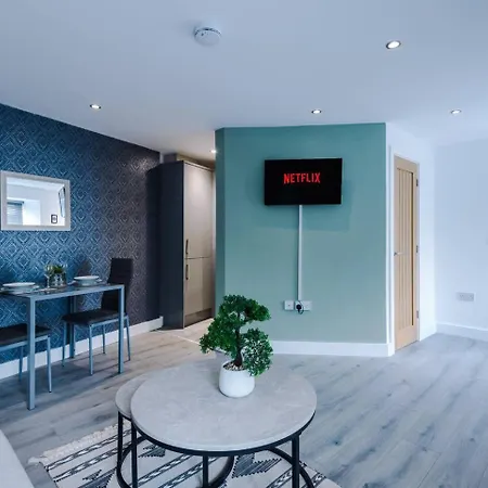 Διαμέρισμα Brand New 1 & 2 Bed Flats Next To Eccles Station *