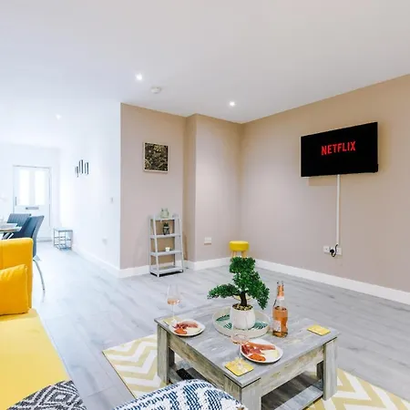 Διαμέρισμα Brand New 1 & 2 Bed Flats Next To Eccles Station