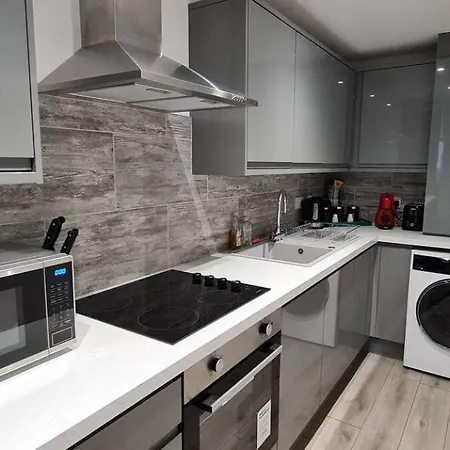 Brand New 1 & 2 Bed Flats Next To Eccles Station Διαμέρισμα Μάντσεστερ