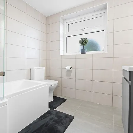 別荘 Entire Modern & Spacious 3bdr In Right Next To Coop Live & Ethiad *