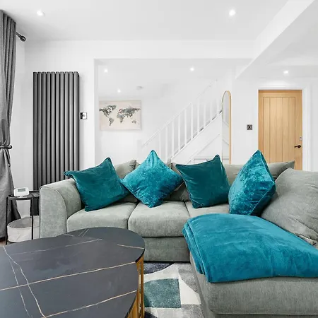 Entire Modern & Spacious 3bdr In Right Next To Coop Live & Ethiad 別荘 マンチェスター