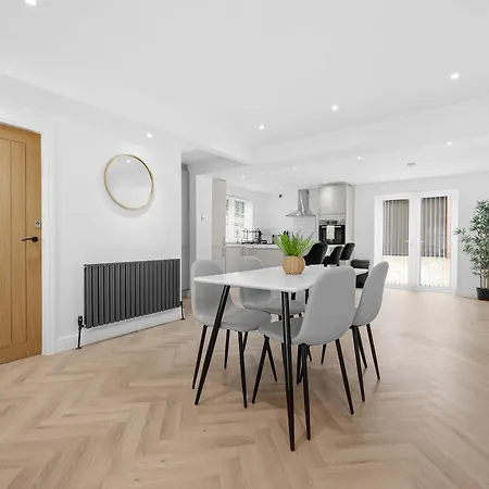 別荘 Entire Modern & Spacious 3bdr In Right Next To Coop Live & Ethiad *