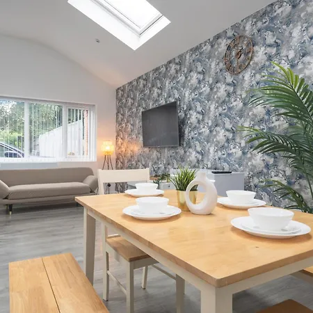 Santorini Blues By Cefas - Free Parking - - Near Airport בית נופש