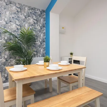 בית נופש Santorini Blues By Cefas - Free Parking - - Near Airport מנצ'סטר