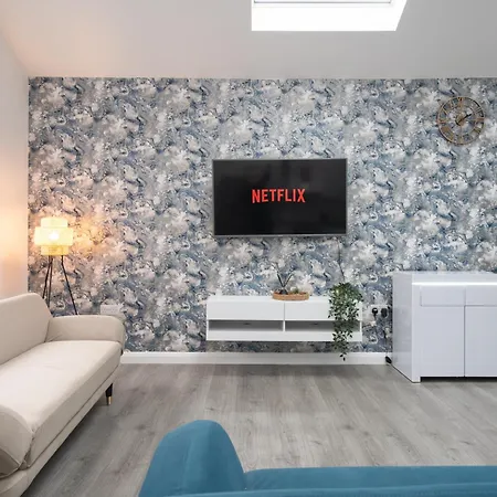 בית נופש Santorini Blues By Cefas - Free Parking - - Near Airport *