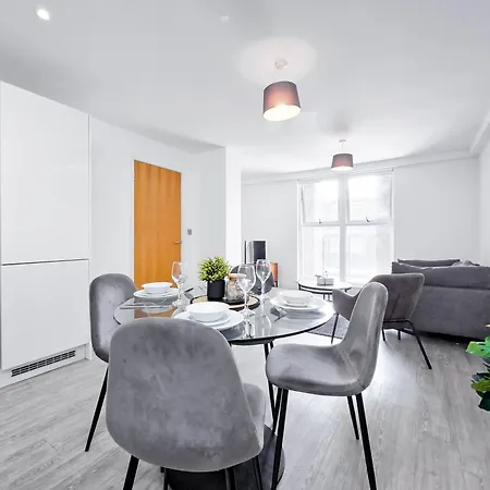 Luxury 2-Bed Apartment In Salford Quays 10 Min To Manchester & Mediacity * Manchester