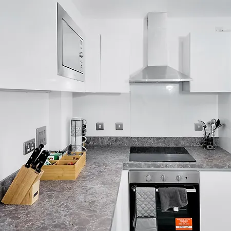 Luxury 2-Bed Apartment In Salford Quays 10 Min To Manchester & Mediacity