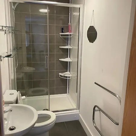 Апартаменты Modern 2-bed, City Манчестер