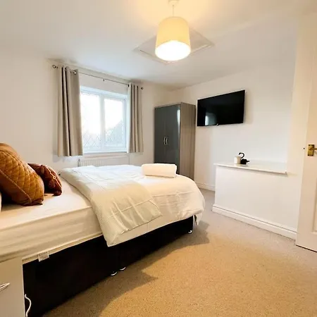 Simple House W- Free Parking By Airport - Free Drop-off * Manchester