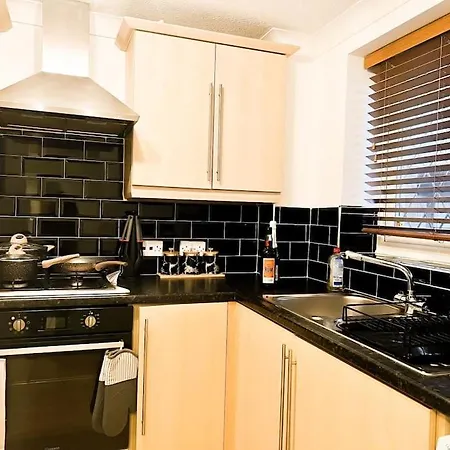 Nyaraló Simple House W- Free Parking By Airport - Free Drop-off Manchester