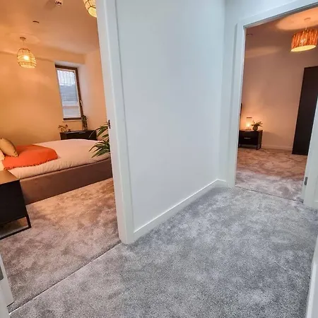 Stunning 4-bedroom Townhouse With Free Parking Prázdninový dům Manchester