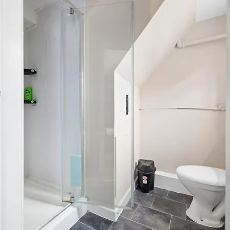 Private Retreat For 3 Near Centre