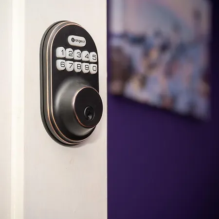 Private Retreat For 3 Near Centre * マンチェスター