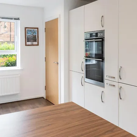 Host & - Meadow Road * Manchester