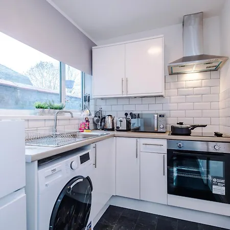 Sleek And Stylish 3 Bedroom * Manchester