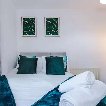 Sleek And Stylish 3 Bedroom *
