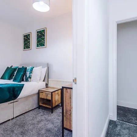 Sleek And Stylish 3 Bedroom * Manchester