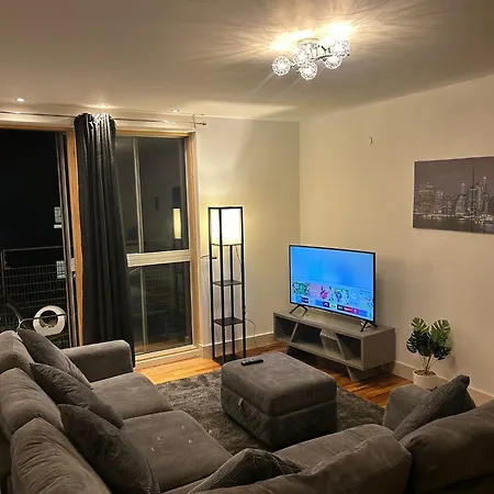Luxury 2 Bedroom Centre With Free Parking *