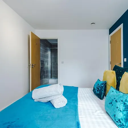 Lux Livin' - Luxury 2 Bed With Skyline View & 24 Hour Gym דירה *