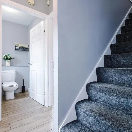 Charming Modern 3br House In Failsworth With Free Parking بيت للعطل *