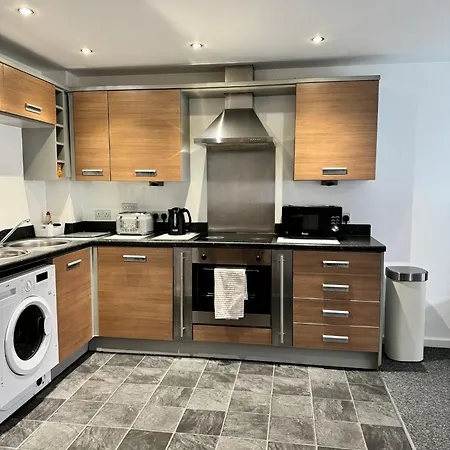 2 Bed Ensuite With Balcony And Free Onsite Secure Parking * Manchester