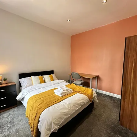 بيت للعطل Daisybank Co-living - Private Self-cater مانشستر