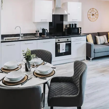 Ideal Near Old Trafford Apartment *