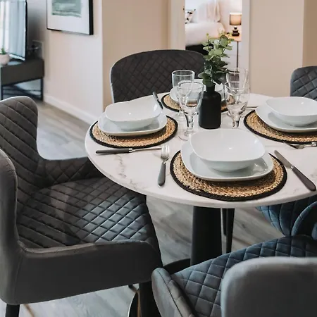 Ideal Near Old Trafford *