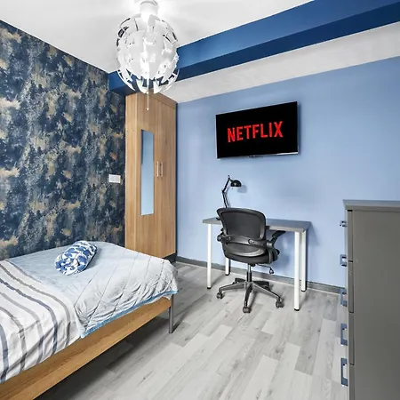 Private Retreat For 3 Near Centre *