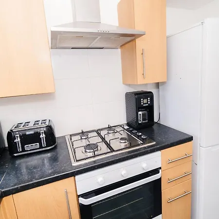 Sleek Shared Abode Sleeps For 2 Guests Apartament Manchester