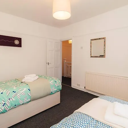 Sleek Shared Abode Sleeps For 2 Guests
