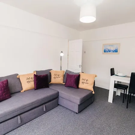 Apartment Sleek Shared Abode Sleeps For 2 Guests