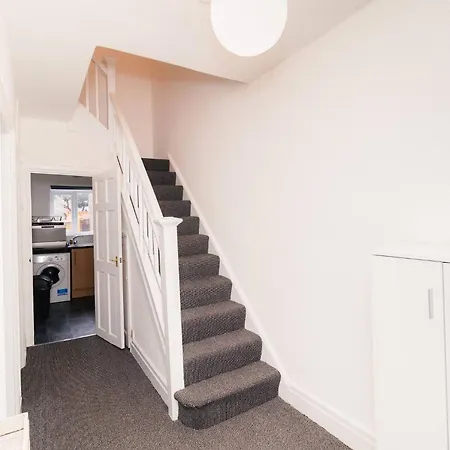 Sleek Shared Abode Sleeps For 2 Guests * Manchester