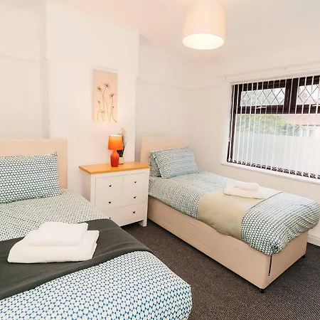Apartament Sleek Shared Abode Sleeps For 2 Guests Manchester