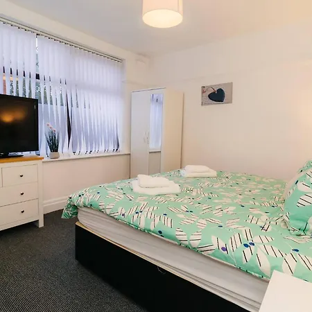 Apartament Sleek Shared Abode Sleeps For 2 Guests