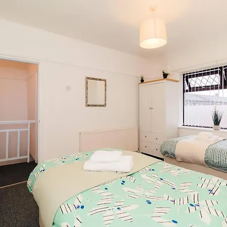Apartament Sleek Shared Abode Sleeps For 2 Guests Manchester