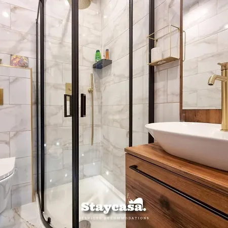 Clarence Co-living - Private Self-cater 펜션 맨체스터