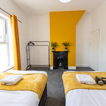 The Upside Down House Near Coop Live Arena , Etihad And Mcr Centre Дом отдыха