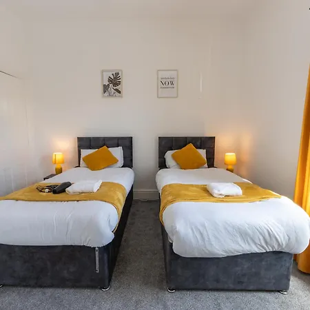 Дом отдыха The Upside Down House Near Coop Live Arena , Etihad And Mcr Centre Манчестер