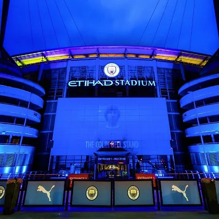 The Upside Down House Near Coop Live Arena , Etihad And Mcr Centre Манчестер