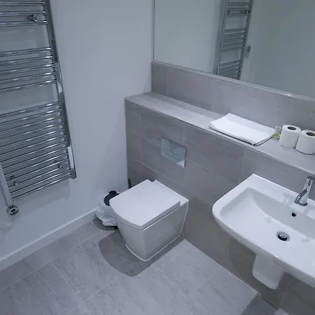 Comfortable 1br Penthouse In Old Trafford * Manchester