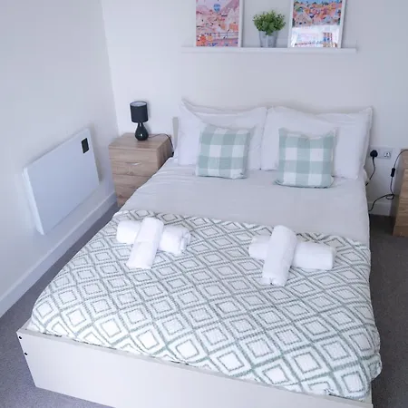 Apartment Comfortable 1br Penthouse In Old Trafford *