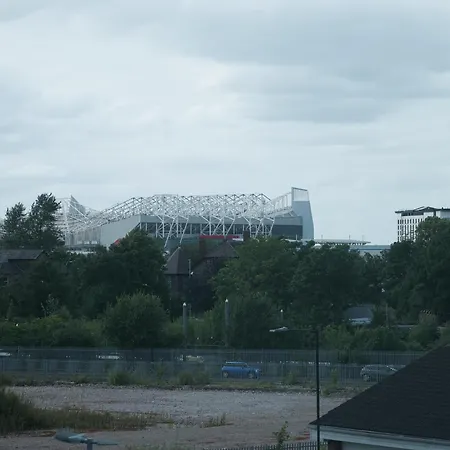 Comfortable 1br Penthouse In Old Trafford