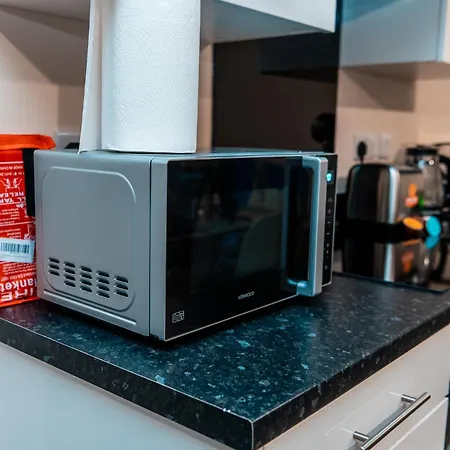 Entire 2 Bedroom And 2 Bathroom In -free Underground Parking *